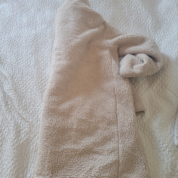 Uniqlo Sherpa Fleece Jacket Size Small Beige Cream Fair Condition - Picture 8 of 8